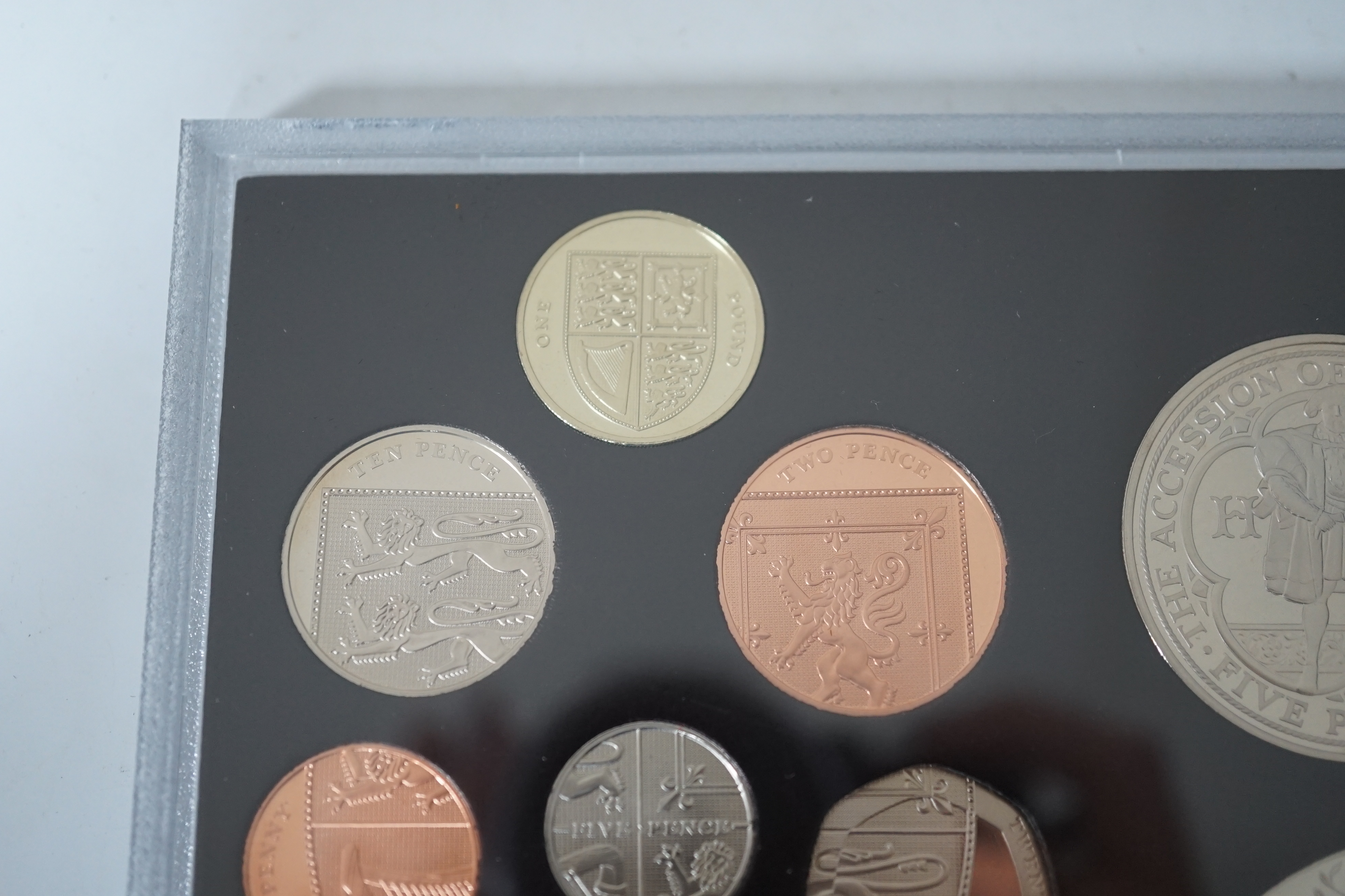 Elizabeth II proof coins, 2009 proof coin set, including the scarce Kew Gardens 50p